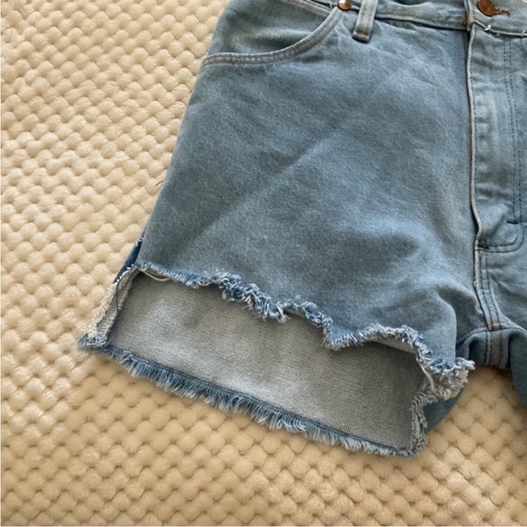 Wrangler Cut Off High Rise Jean Shorts - Light Wash - Picture 5 of 9